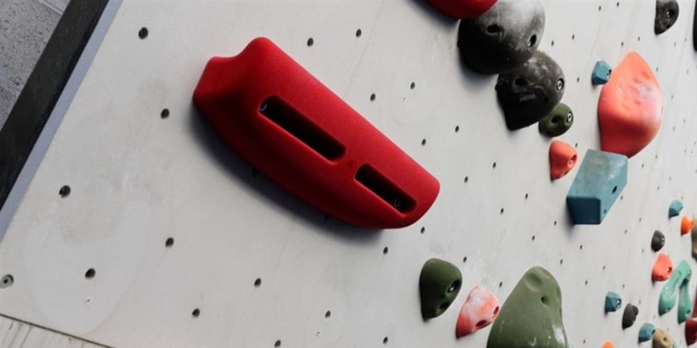 Ways That Indoor Rock Climbing Can Help Families Bond